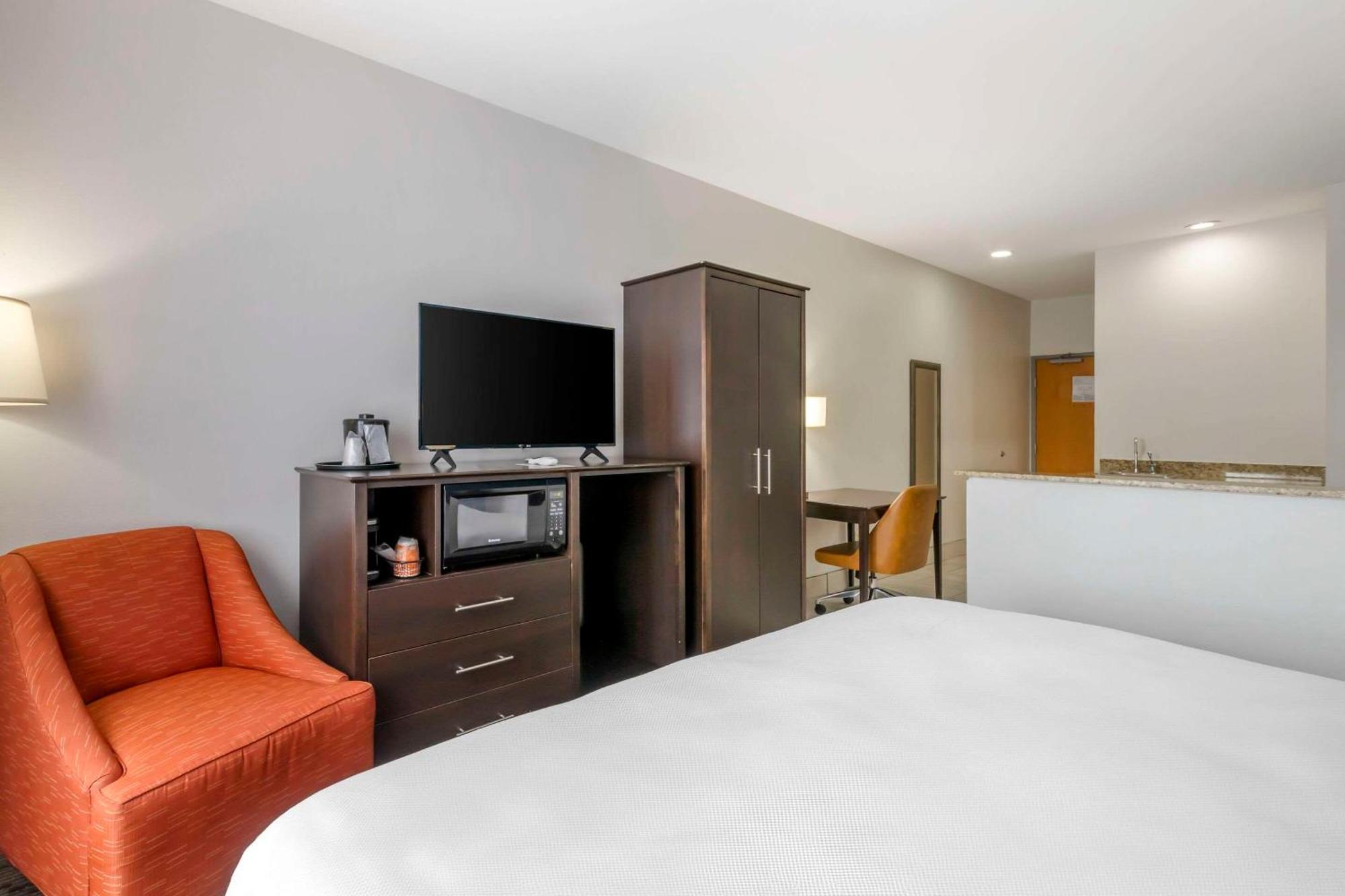 Comfort Inn & Suites New Lisbon Esterno foto