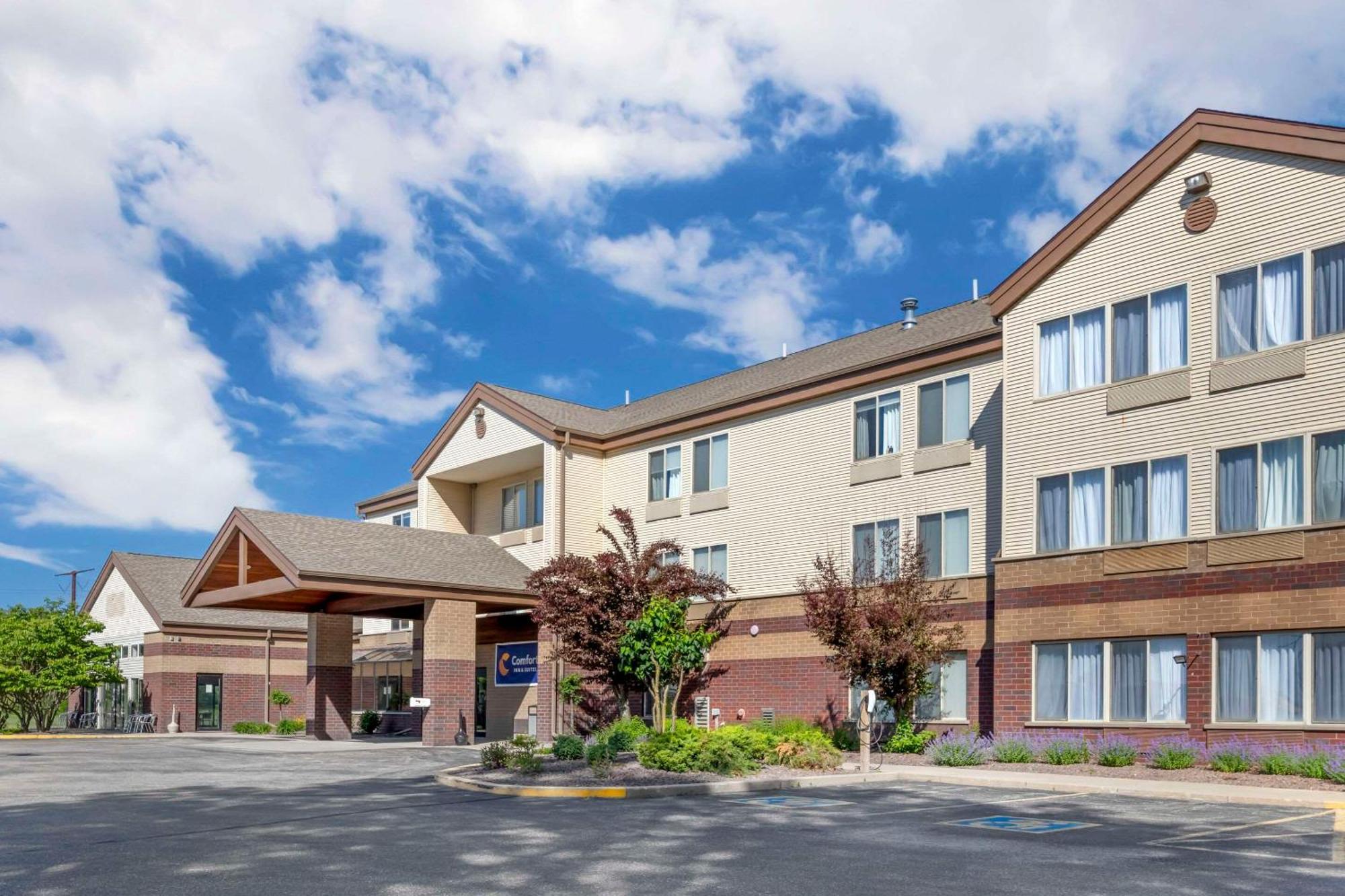Comfort Inn & Suites New Lisbon Esterno foto