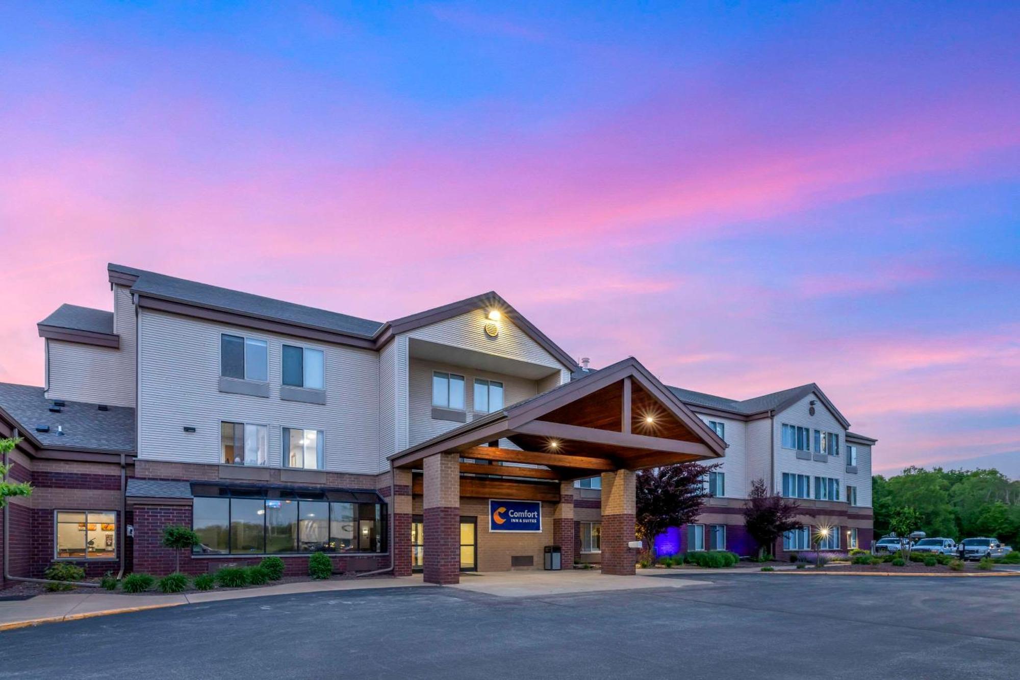 Comfort Inn & Suites New Lisbon Esterno foto